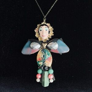 Artistic Pendant Necklace with Multicolor Design